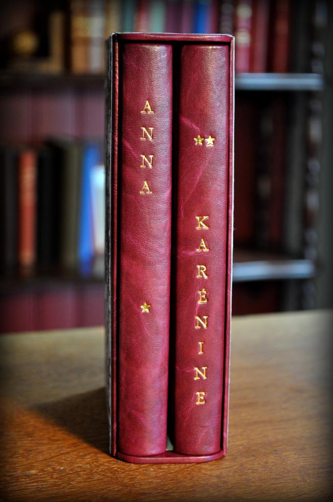 Bradel Tolstoï, 2 volumes dans un étui assorti