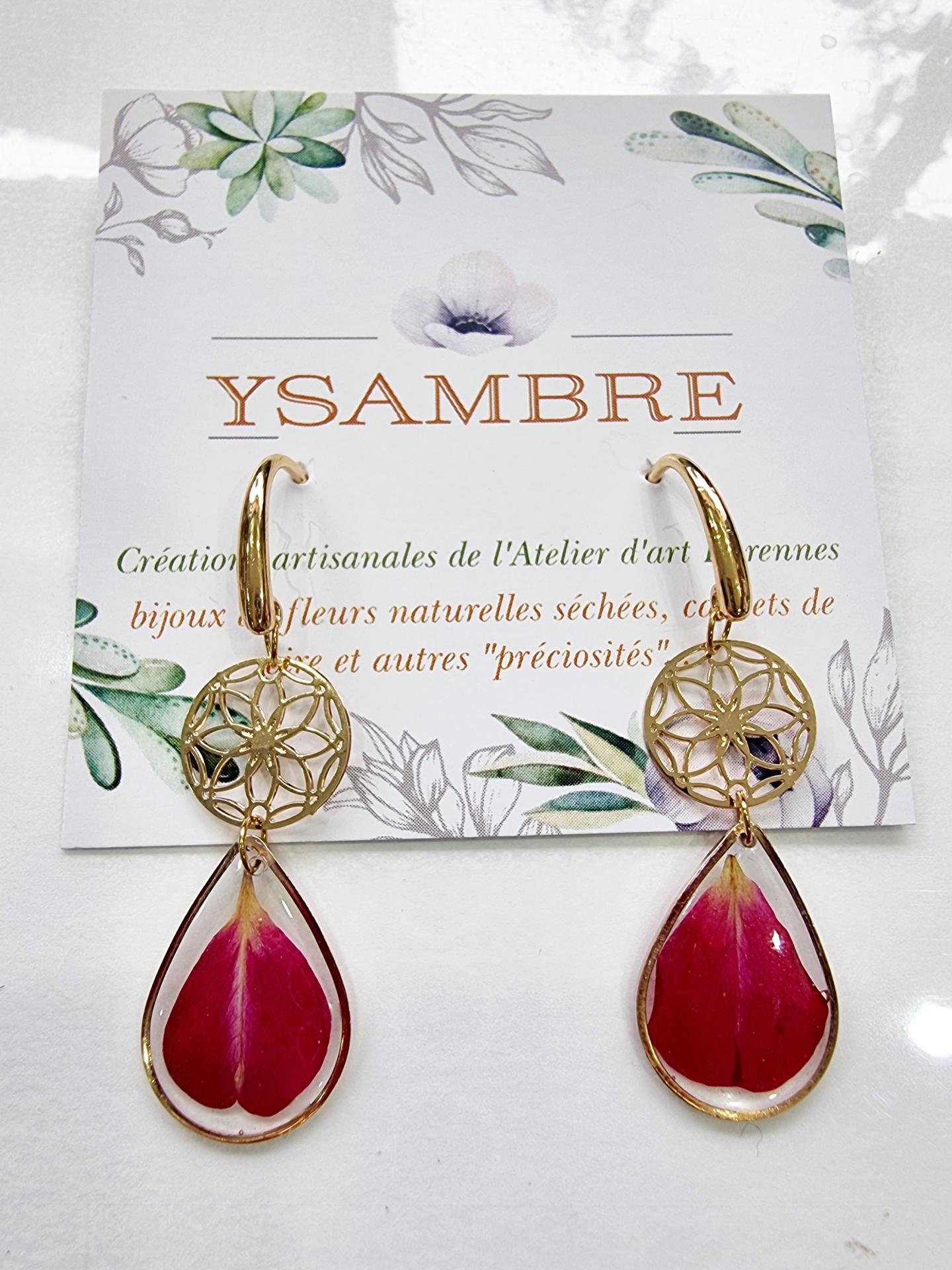 Boucles d'oreilles pétale rose 25€ / vendues